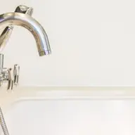 Baterii de baie monocomandă vs. bicomandă, avantaje, dezavantaje și recomandări