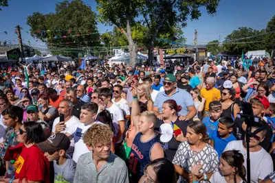 Cel mai mare parc auto din Moldova, Dragoliv, a transformat Sascutul într-un festival al mașinilor și bucuriei
